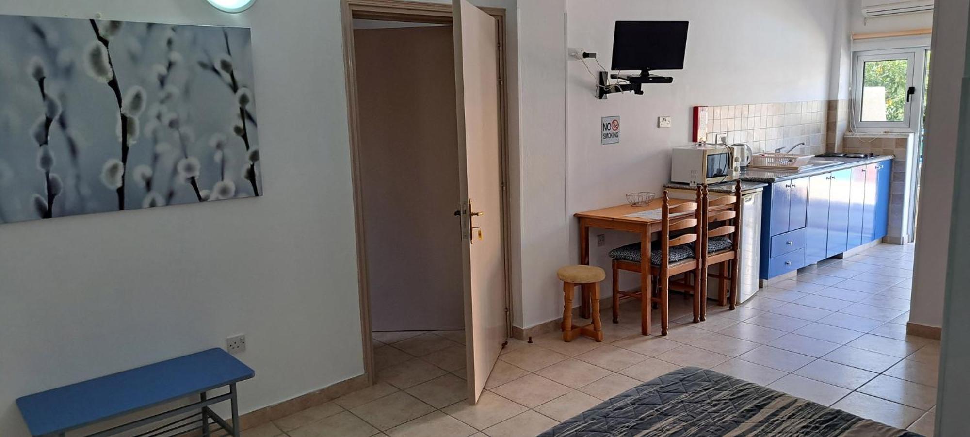 C & A Hotel Apartments 폴리스 외부 사진