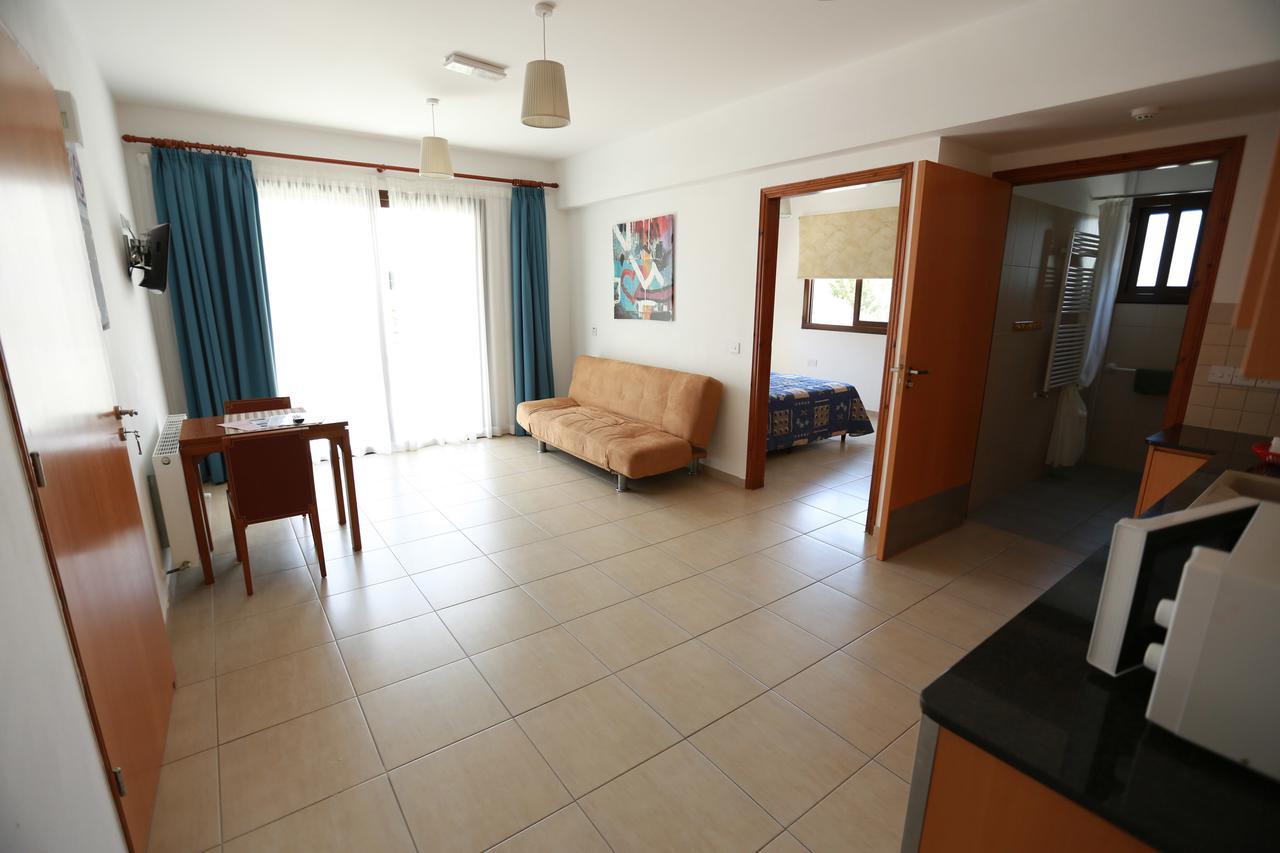 C & A Hotel Apartments 폴리스 외부 사진