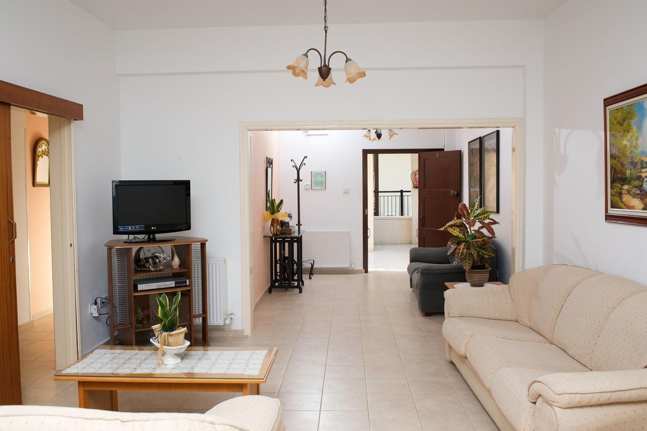 C & A Hotel Apartments 폴리스 외부 사진